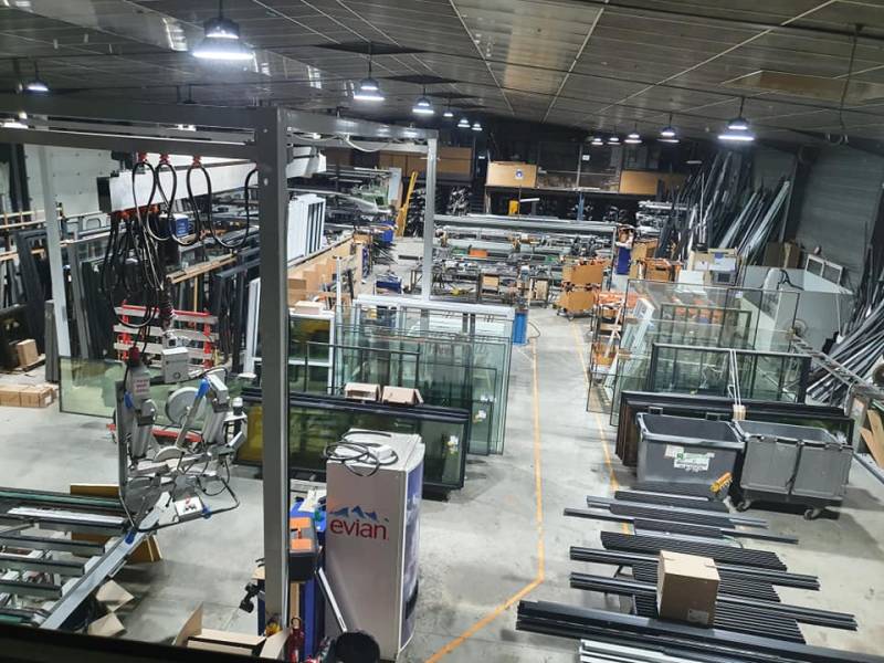 Notre atelier de fabrication de pergolas bioclimatique et véranda en aluminium Technal sur Gardanne près d'Aix en Provence