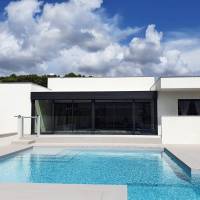 Pose d'une véranda en aluminium de marque Technal de couleur noire à Simiane